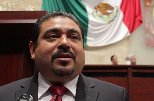Alejandro Avilés se registra como precandidato del PRI para gubernatura de Oaxaca