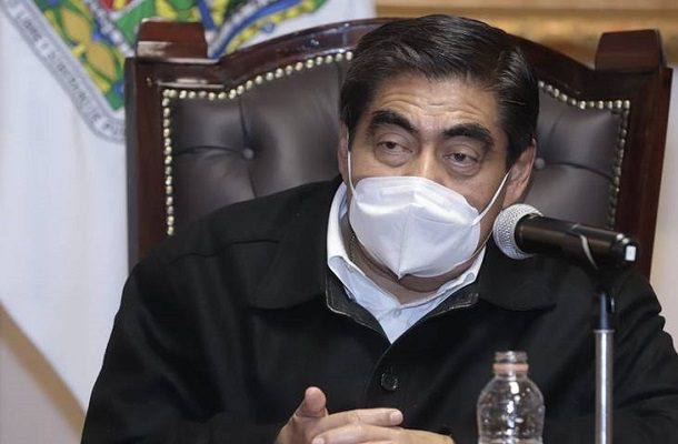 "Activistas sólo buscan protagonismo", acusa Barbosa ante caso de bebé