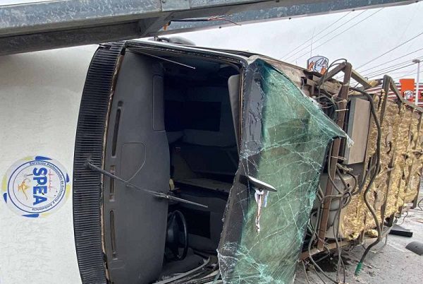 Volcadura de ambulancia por exceso de velocidad deja seis heridos, en Tamaulipas