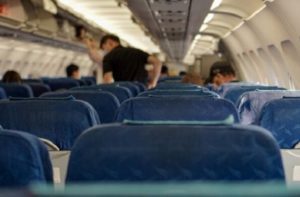 Irlandés se niega a usar cubrebocas y muestra su trasero en vuelo a NY
