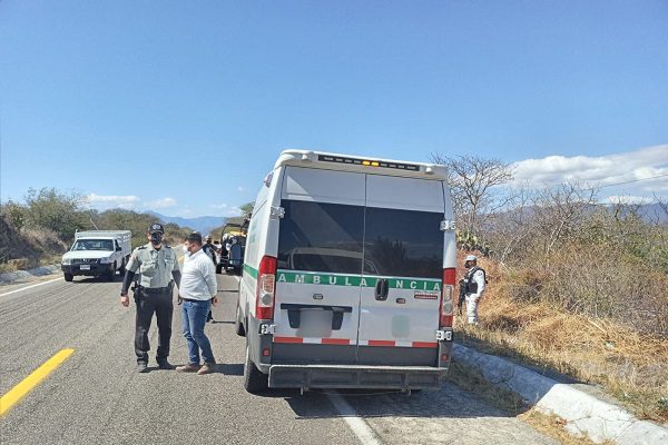 Trasladaban a migrantes en presunta ambulancia del IMSS, en Oaxaca