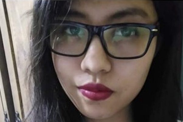 Detienen a joven mientras vendía calcetines y la acusan de narcomenudeo, en Puebla