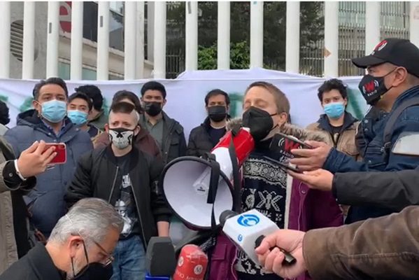 Comunidad del CIDE cierra la carretera México-Toluca y amaga bloqueo permanente