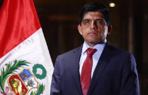 Ingresa a cuidados intensivos por COVID al ministro de Defensa de Perú