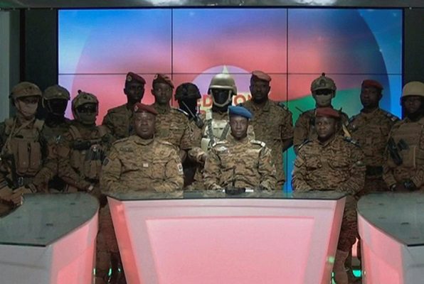 Soldados se amotinan y detienen al presidente de Burkina Faso