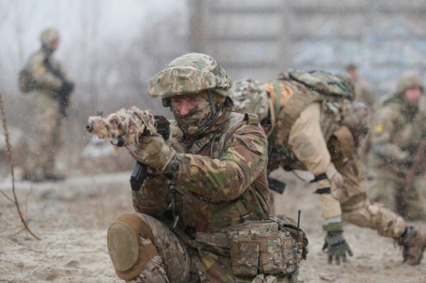 EE.UU. prepara más de 8 mil soldados ante posible movimiento militar ruso en Ucrania