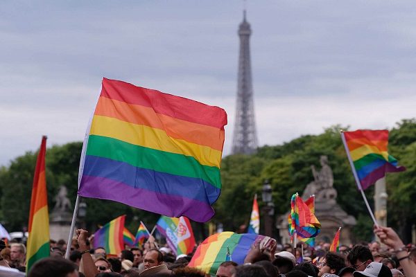 Francia aprueba ley que prohíbe las terapias de reorientación sexual