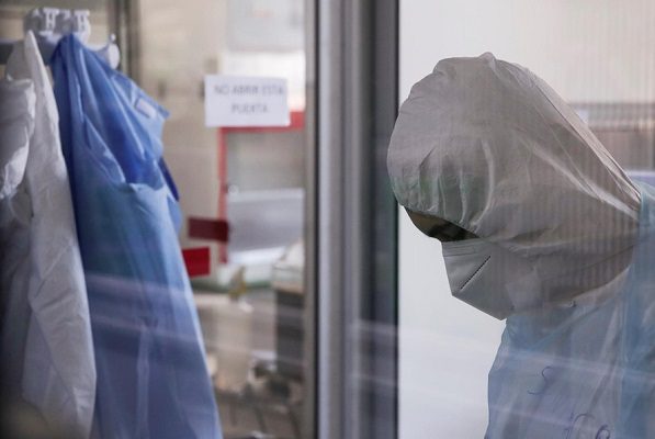 OMS reporta récord de contagios semanales, 21 millones nuevos