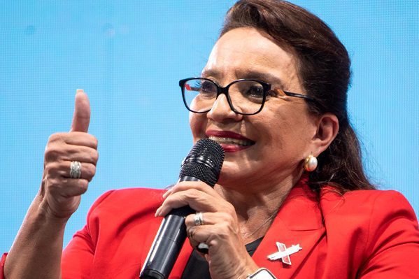 Xiomara Castro rinde protesta como presidenta de Honduras