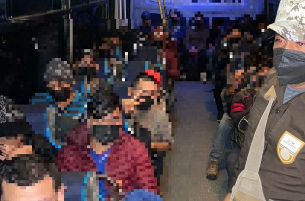 Detienen en Oaxaca a 198 migrantes que viajaban en autobuses turísticos