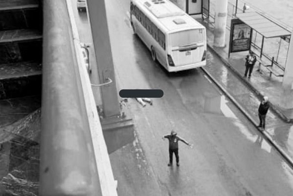 Hombre muere tras lanzarse de estación del Metro de NL