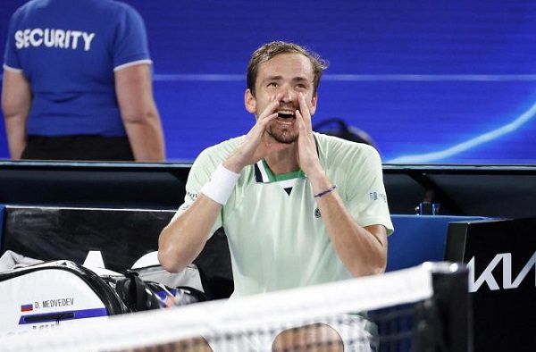 Daniil Medvedev protagoniza discusión con el juez de silla y lo llama "estúpido"
