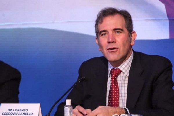 Córdova responde a AMLO, descarta cualquier apoyo a partidos