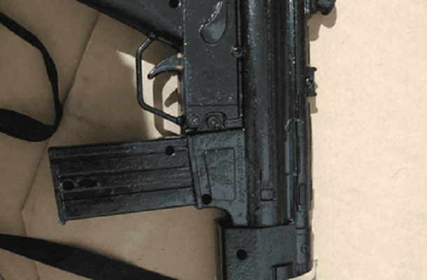 Adolescente se dispara con metralleta mientras grababa video para TikTok, en Sinaloa