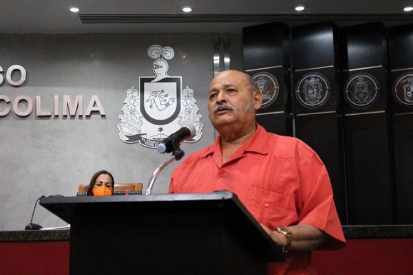 “Me pueden acusar de mil cosas, menos de ratero y joto”, dice diputado de Colima #VIDEO