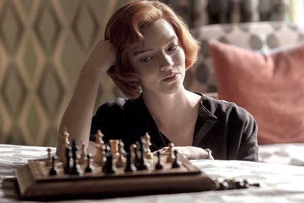 Netflix irá a los tribunales por demanda de sexismo en 'Gambito de dama'