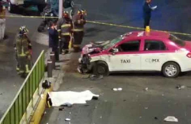 Un policía muerto y otro lesionado, tras choque entre un taxi y motocicletas
