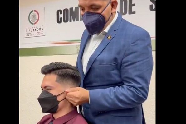 Critican a presidente de la Comisión de Salud por jalón de orejas como 'remedio'