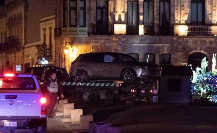 Camioneta con 10 cuerpos abandonada en Zacatecas