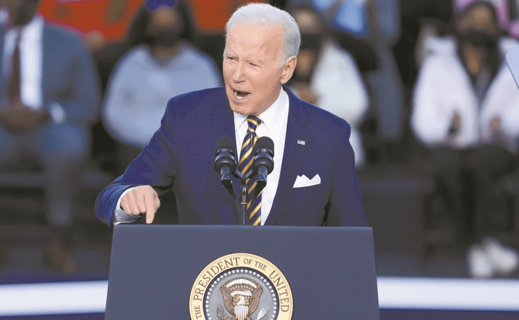 Biden llama a reportero “estúpido hijo de perra” #VIDEO