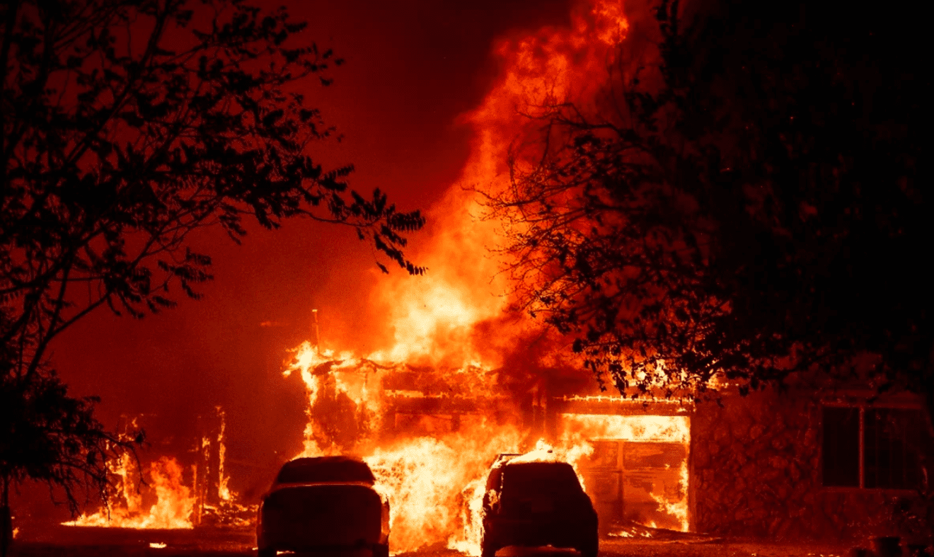 Niño salva a sus padres de incendio en casa; no olían el humo por el covid