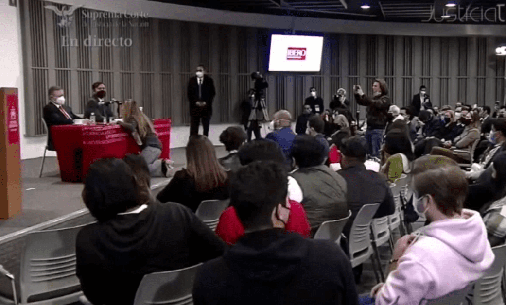 De rodillas defienden familiares a acusadas de homicidio de Federico Gertz