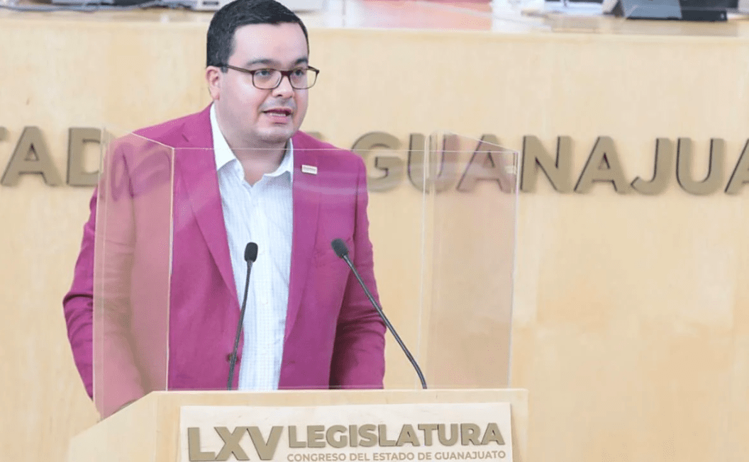 Diputado de Guanajuato choca contra camioneta, lo reportan ileso