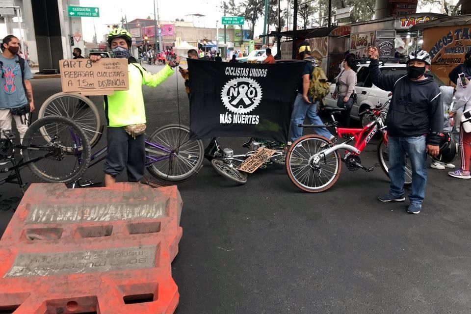 Ciclistas bloquean Avenida Tláhuac