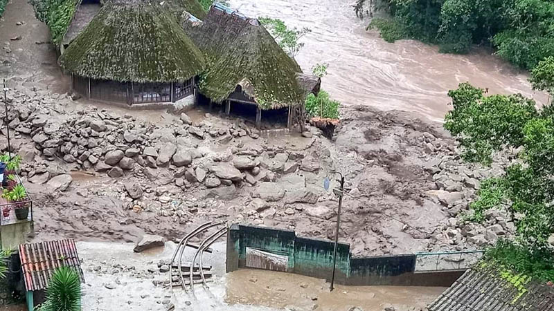 Desborde de río provoca inundaciones en pueblo junto a Machu Picchu