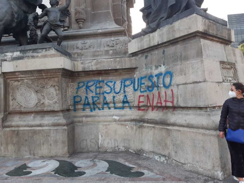 Estudiantes de la ENAH protestan para exigir mayor presupuesto y la salida del director Diego Prieto