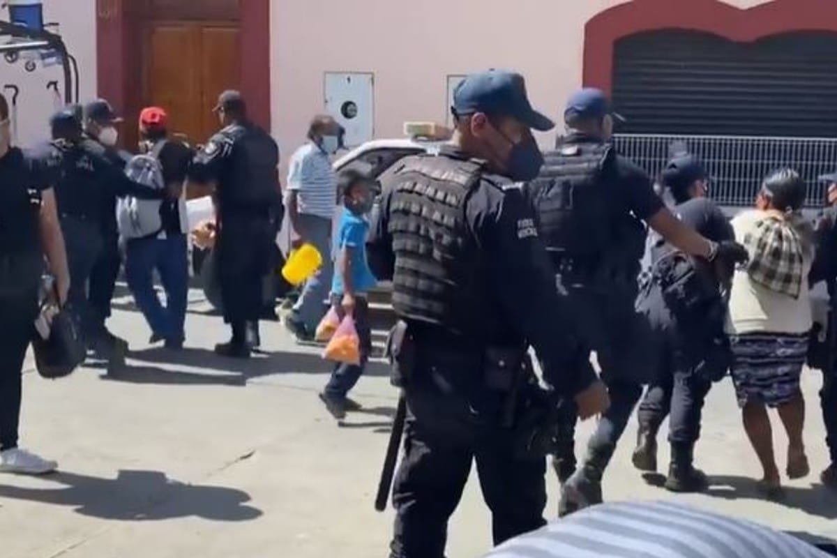 Familia detenida por vender fruta y verdura en la vía pública