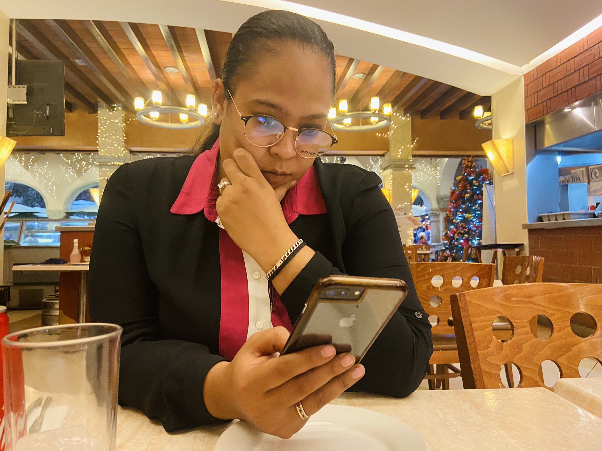 La abodaga Karen Pastrana denuncia al Partido Verde por violencia de género