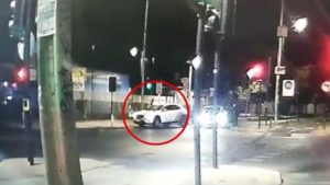 En Chile, mujer atropella al ladrón que quiso robarle su camioneta #VIDEO