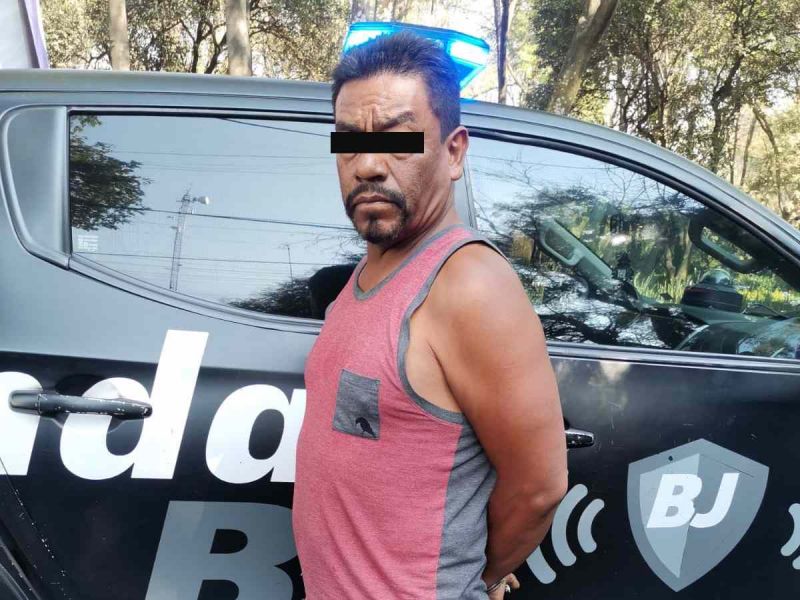 Operador de grúa detenido por intentar abrir un auto sin autorización