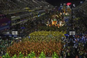 Río cancela carnaval en las calles; sólo habrá desfile en el Sambódromo