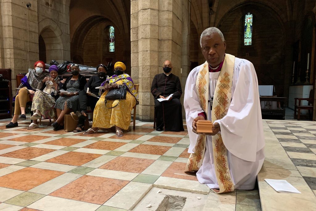Sepultan a Desmond Tutu en la catedral de San Jorge