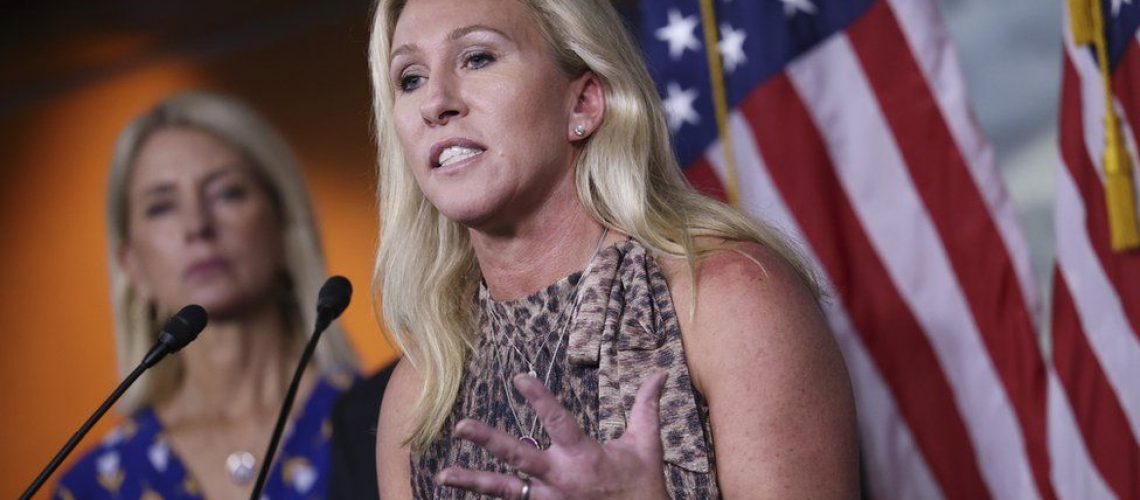 Twitter suspende cuenta de Marjorie Taylor Greene