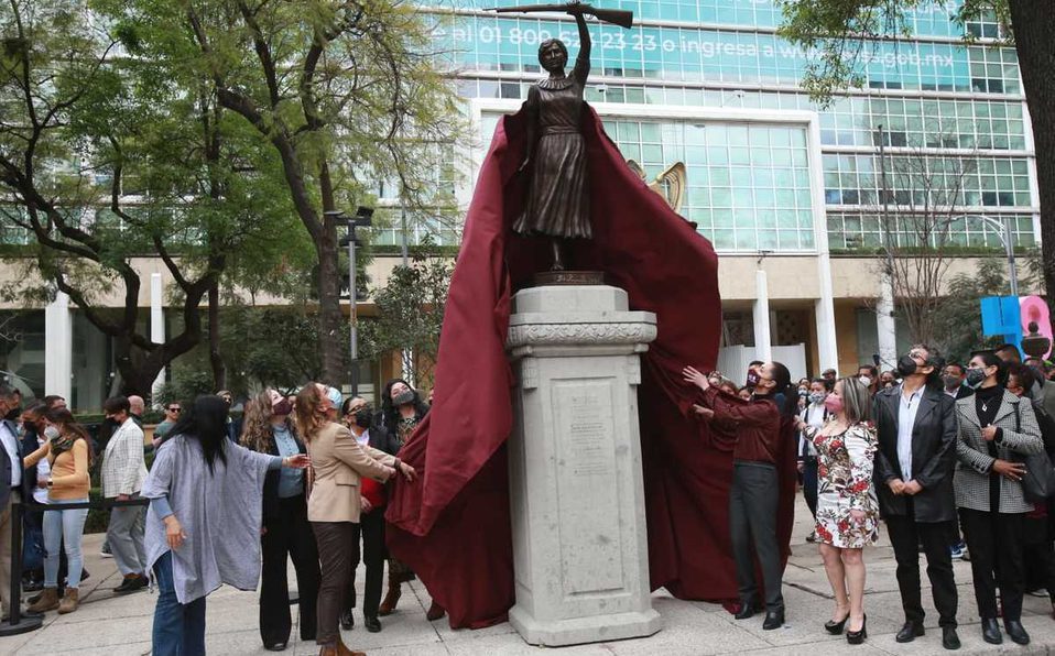 Sheinbaum y Gutiérrez Müller develan estatuas en “Paseo de las Heroínas”