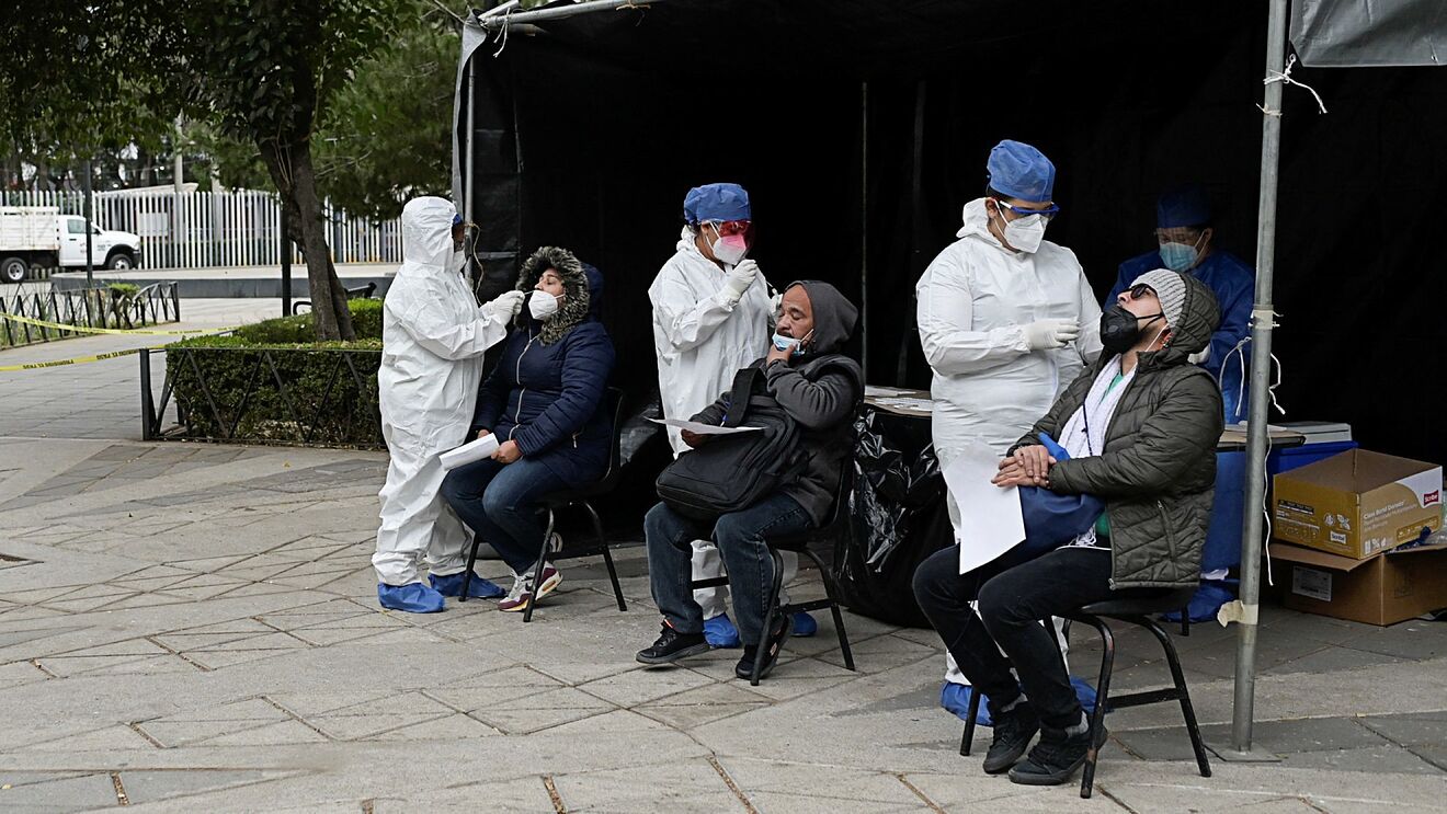 México suma en 24 horas 18 mil 671 casos y 449 muertes por COVID-19