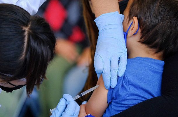 Pfizer solicitará a la FDA que apruebe su vacuna para menores de 5 años