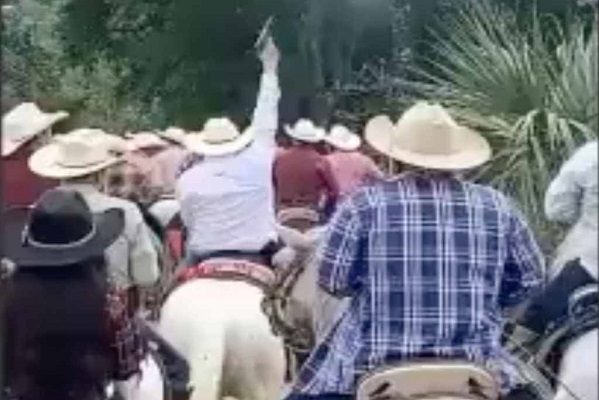 FGR investigará a alcalde en SLP que disparó al aire #VIDEO