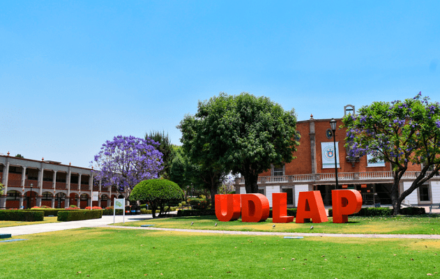 Casi 300 trabajadores de la UDLAP exigen a Barbosa que deje de interferir