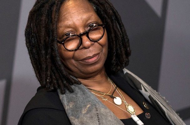 ABC News suspende a Whoopi Goldberg por comentarios del Holocausto