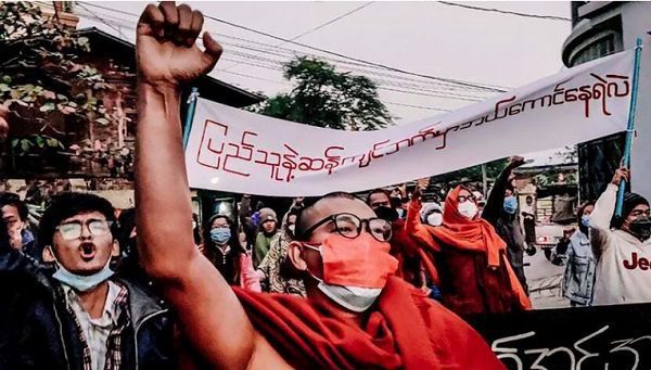 Realizan manifestaciones silenciosas en Birmania a un año del golpe de Estado