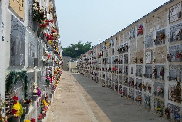 Desaparecen mil cuerpos en un cementerio de Colombia