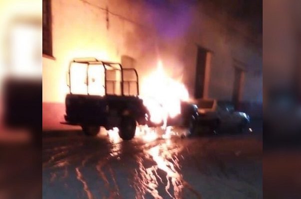 Tras agresiones contra alcaldesa, queman patrulla municipal de Amanalco