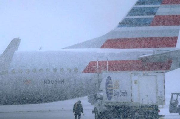 Cancelan más de 5 mil vuelos en EE.UU por tormenta invernal