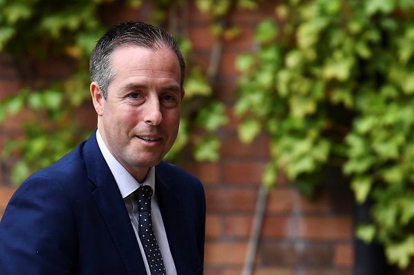 Dimite el primer ministro de Irlanda del Norte en protesta ante crisis posbrexit