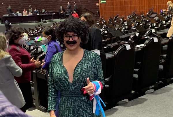 Diputada trans de Morena se disfraza de Quadri en protesta por transfobia
