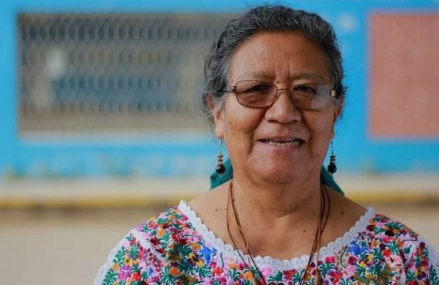 Muere Carmen Santiago la defensora oaxaqueña que entregó bastón de mando a AMLO